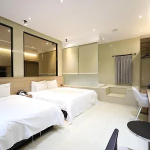 Hotel Almond Station ***